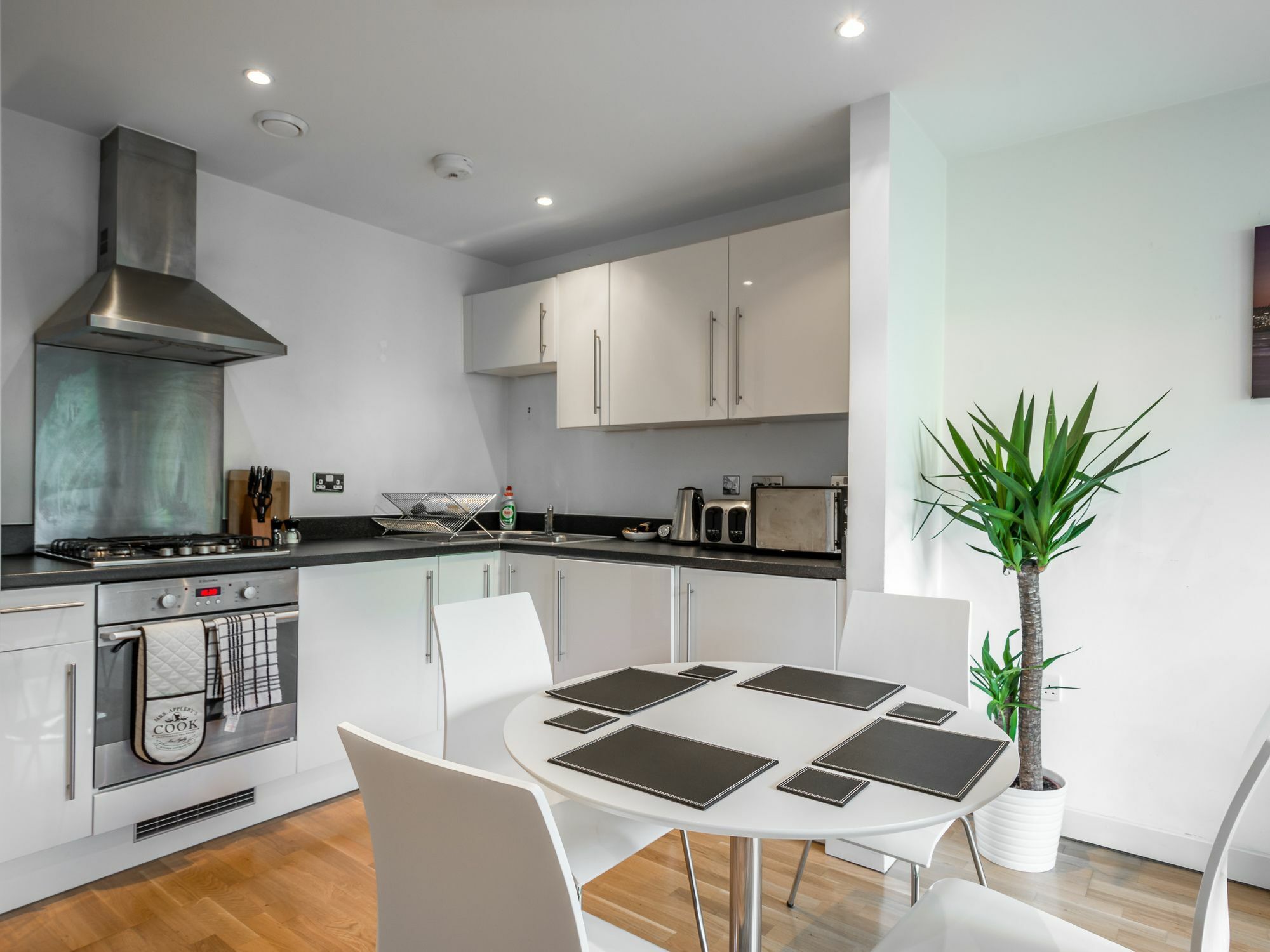 City Center Apartment Bedford Ngoại thất bức ảnh